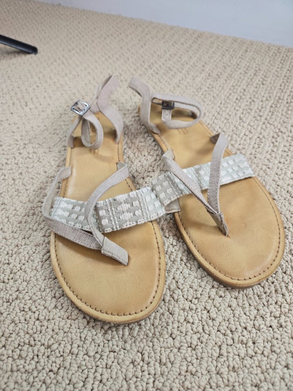 Women’s TOMS  Lexie Slingback Thong Sandals Beige Tan Canvas Tribal  Size 9W